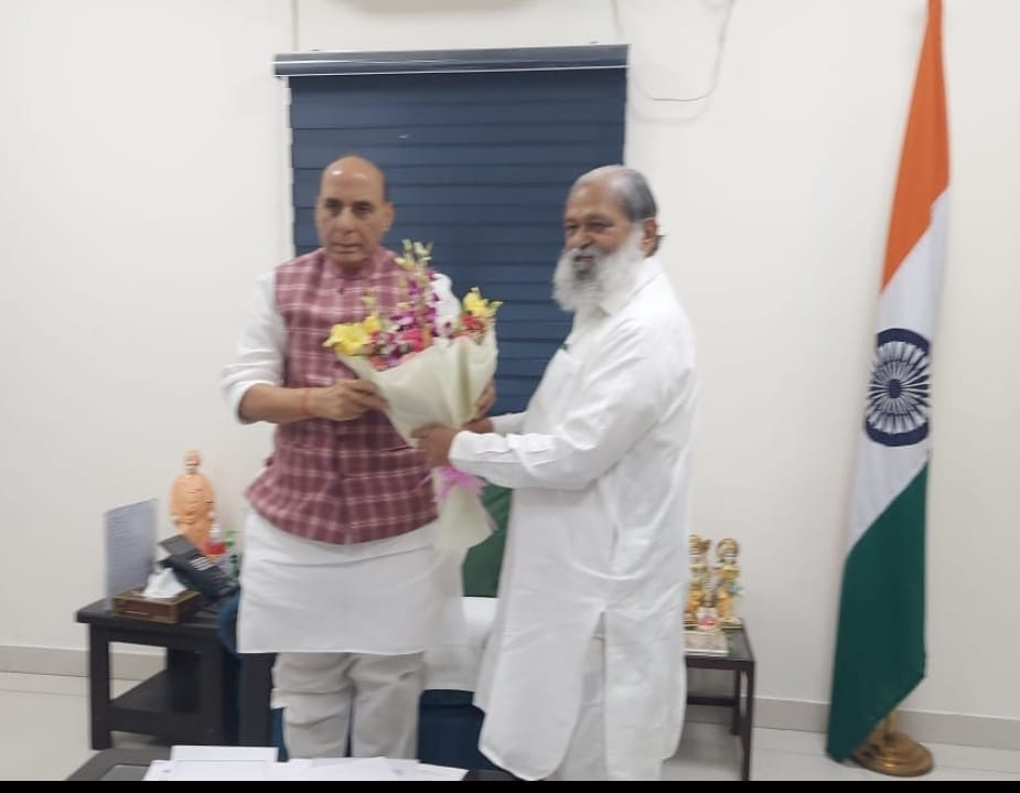 Allocation of military land in Ambala सिविल अस्पताल विस्तार के लिए  हरियाणा सरकार को देने, घरेलू हवाई अड्डे के लिए फोरलेन रोड बनाने तथा सैन्य क्षेत्र को लेकर कुछ सड़कों को चौड़ा करने का किया आग्रह


